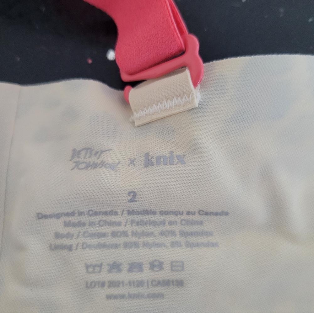 Knix Padded V-Neck (Evolution) Bra Set - Picture 6 of 6